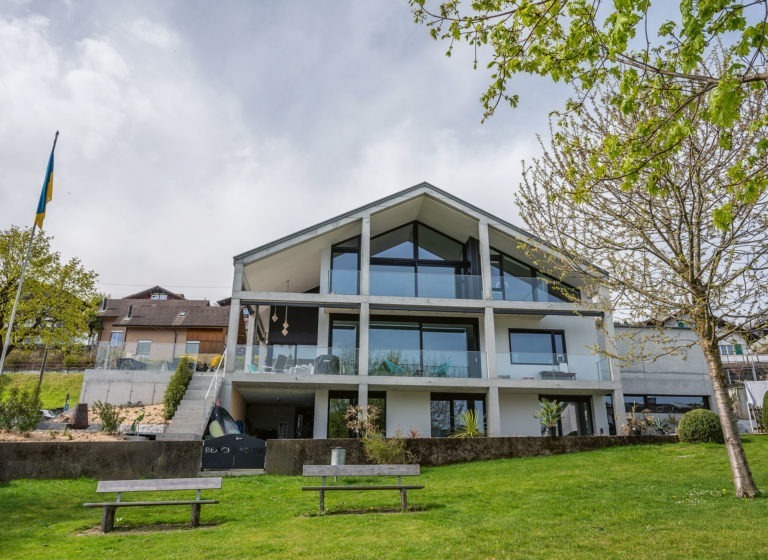 Neubau Beach­house in Einigen
